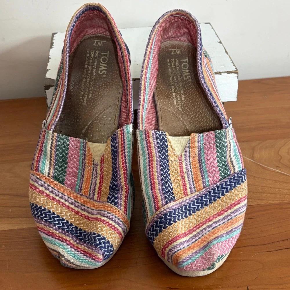 TOMS Classic Alpargata Multi Color Woven Stripe Chevron Slip On Shoes Womens 7